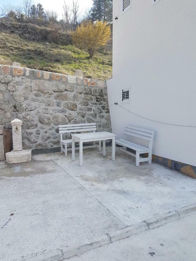 ツェティニェPorto Njegusi A2アパートメント エクステリア 写真